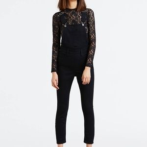 Levi's Skinny Black Denim Women Overalls Size 25 but more like size 23